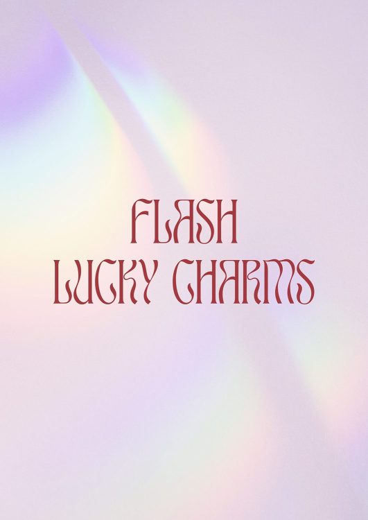 Texto 'Flash Lucky Charms' con fondo colorido.